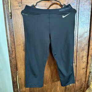 Nike Pro Dri-FIT Women's High-Waisted Crop Training Tights - Charcoal Black